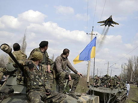 Зброя та санкції, а тоді дипломатія: як світ може допомогти Україні подолати російського агресора