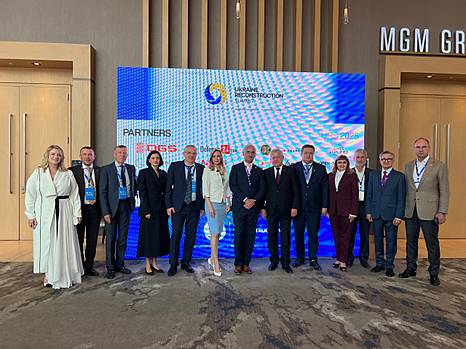 Відбудова України: бізнес, влада та громадянське суспільство мають діяти спільно:  у Вашингтоні представлено 59 проєктів на $12 млрд