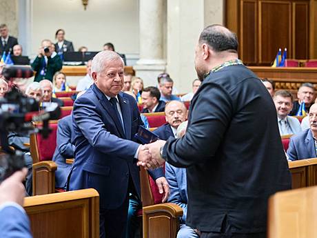 Анатолій Кінах отримав статус Засновника сучасної держави Україна