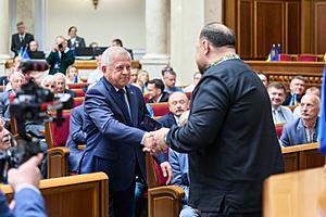 Анатолій Кінах отримав статус Засновника сучасної держави Україна