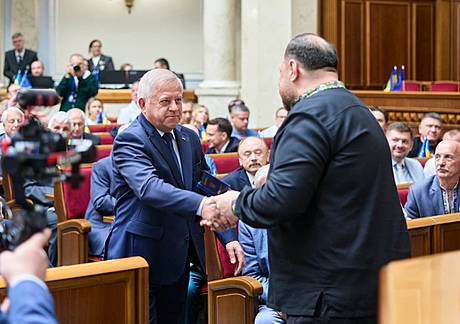 Анатолій Кінах отримав статус Засновника сучасної держави Україна