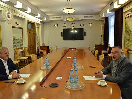 А.Кінах зустрівся із Послом України в Киргизстані В.Жовтенком