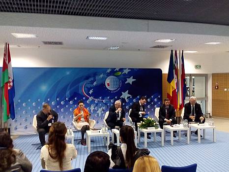 Транспортні коридори, мігранти та нестача зусиль Києва – у Польщі пройшов XI Форум Європа-Україна