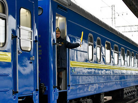 Украинским железным дорогам – отечественній поезд