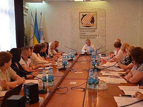 Производители детской продукции требуют разработки Стратегии развития национального рынка товаров для детей