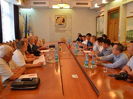 Китайские металлурги с Фанчэнган ищут новые технологии в Украине