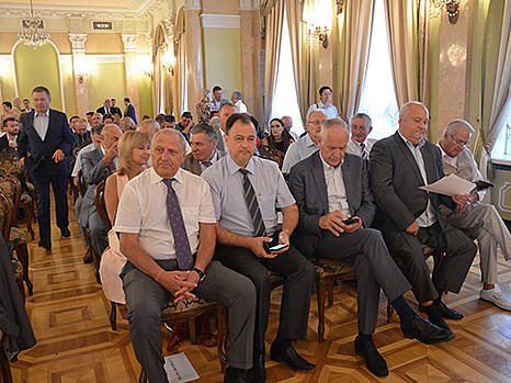 Украинских предпринимателей с их праздником поздравляют руководители государства, иностранные партнеры и общественные активисты