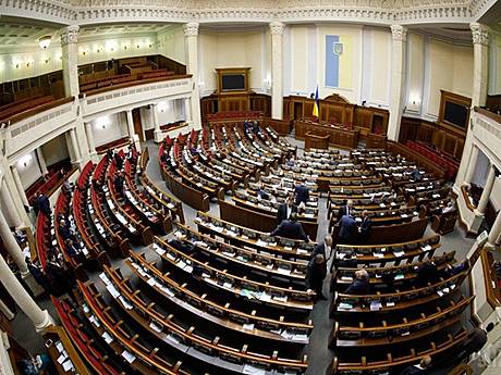 Парламенту надо начать с недопущения углубления деиндустриализации
