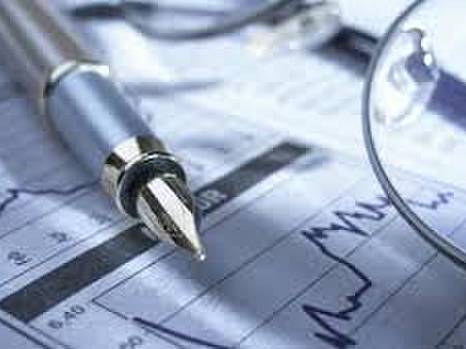 Для недопущения дальнейшего падения промышленного производства необходимо немедленно принять  программу действий правительства и первоочередные антикризисные меры