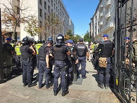 Применение силы в рамках мирных протестов недопустимо