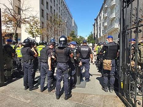 Применение силы в рамках мирных протестов недопустимо