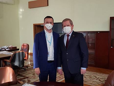 Министр развития экономики и лидер промышленного сообщества советуются по недопущению спада экономики во время эпидемии коронавируса