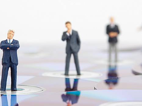 А. Кинах: один закон о деолигархизации ничего не изменит - нужно формировать равные правила игры и обеспечивать верховенство права