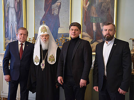 Патриарх Филарет вручил награды представителям НФТУ ко Дню добровольца