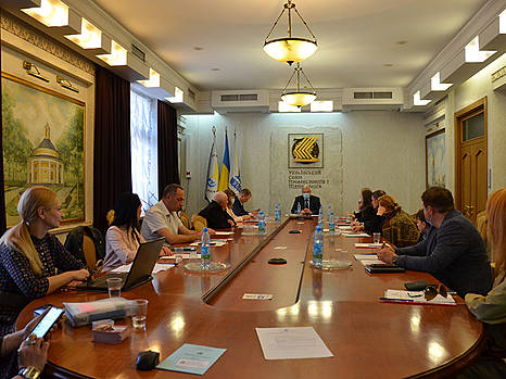 В УСПП обучают бизнес антикризисным стратегиям, проведению SWOT-анализа, креативному поиску потенциальных клиентов