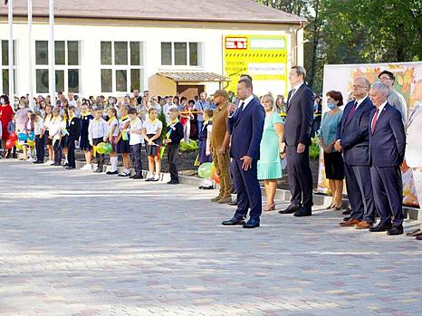 В Авдеевке открылась реконструированная с помощью Литвы опорная школа №2
