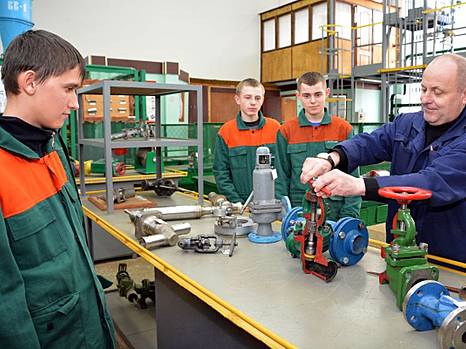 По настоянию работодателей в Украине будут развивать профессионально-техническое образование