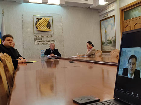 Анатолий Кинах провел рабочую встречу с послом Украины в Литве Петром Бештой