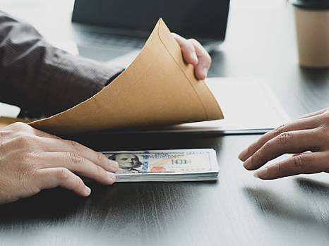 Ежегодно коррупция «стоит» Украине 30% ВВП