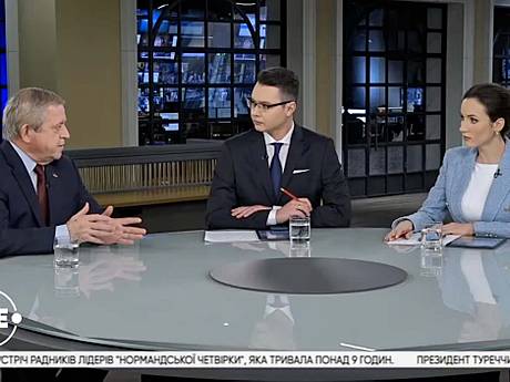 А.Кинах: Украина должна продемонстрировать исключительную выдержку и занять четкую позицию, отвечающую национальным интересам