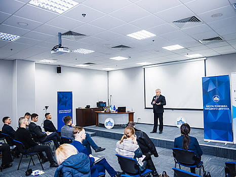 Анатолий Кинах прочитал лекцию молодым политикам