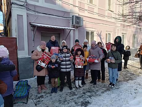 В Харькове представители УСПП и их партнеры передали сладкие подарки для детей из многодетных семей