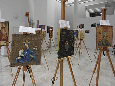 Приглашаем на художественную выставку «Иконы на ящиках из-под патронов»