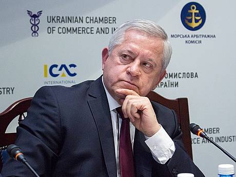 Дзеркало тижня. Україна // Низька ефективність державного управління не менш загрозлива, ніж зовнішня агресія
